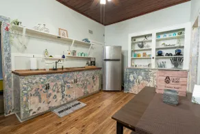 Vintage Room: Walk DNTN | Apt | Pet Friendly - Image 2