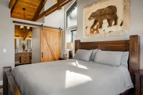 The Tahoe at Three Pines – 5 Min Walk to Lake! - Image 3