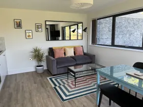 Modern apartment with countryside views & parking. - Image 3