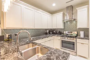 🎄New Luxury Family Friendly Downtown Modern Home🏡 - Image 5