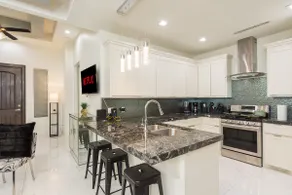 🎄New Luxury Family Friendly Downtown Modern Home🏡 - Image 4
