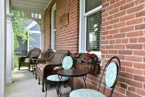 Village House Inn - Image 5