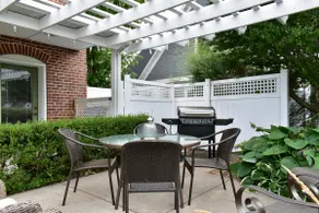 Village House Inn - Image 4