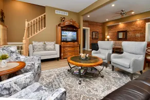 Village House Inn - Image 3
