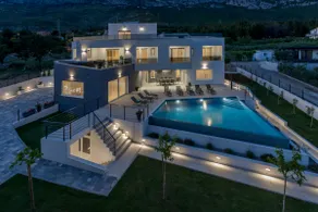 Luxurious Villa Meri - Image 2