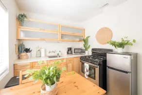 Amazing Location! Chic Apt Steps to Beach & Cafes! - Image 2