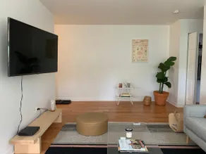 minimal lakefront apartment - Image 2