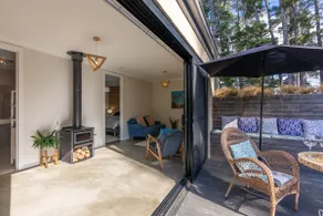 Pine Beach Guest House in the Heart of Balnarring - Image 2