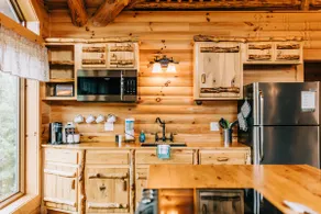 Luxury Cabin with Hot Tub, Kitchen, Living Room, Fireplace - Sleeps up to 4 - Image 2