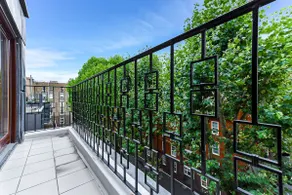 Stunning penthouse with stylish balcony - Image 3