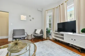 The Maverick Upstairs - NEW! - Lux Apartment - 2 Miles From Airport & Downtown Boston - Image 4