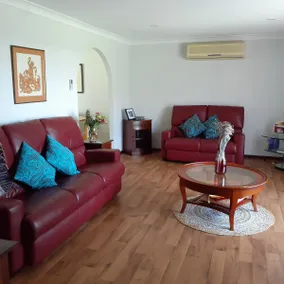 Kerry's Retro Beach Home - Image 3