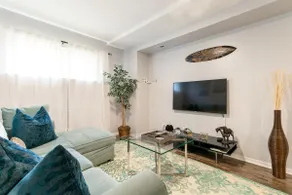 The Posh Apt. Mins to Downtown & Hyde Park - Image 2