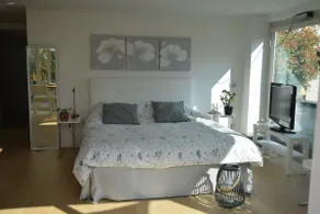 An Oasis of Quiet and Design with free parking - Image 3