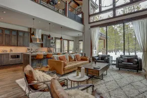 Sunriver Retreat! 4 primary suites, theatre room! - Image 4