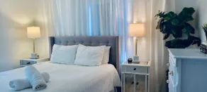 The LUV Shack! · Close to Beaches·Dining·Shopping - Image 3