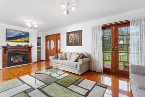 Insight on Charles Ave for 8 guests - Image 3