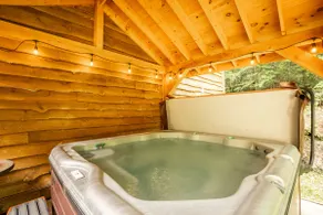 Ski / Lake Chalet Minuten zu SunRvr & N. Pond, 2Kitchens, HotTub, GameRm, WiFi, Kayaks - Image 2