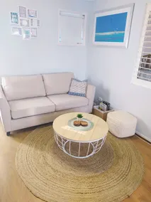 Walk to beach, park, cafes. Perfect retreat! - Image 2