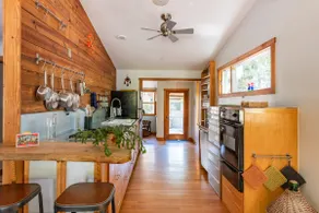 Peaceful retreat with lounge deck & nature reserve - Image 3