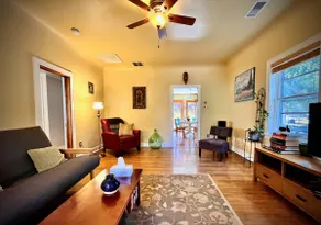 Joe's Downtown Bungalow - Image 3
