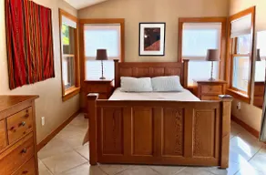 Joe's Downtown Bungalow - Image 4