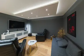 Smart Luxury - Private Gym, Hot Tub & Sauna - Image 4