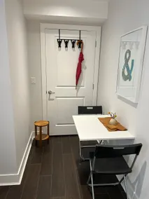 Bright & Comfy Modern Suite in the Fraserhood - Image 4
