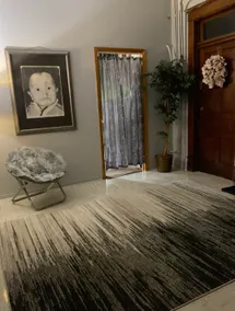 Vintage downtown spacious upstairs apartment - Image 3
