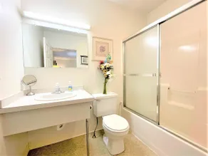 Apt. 1 - En-suite Bath, Roku, Kitchenette, Queen - Image 3