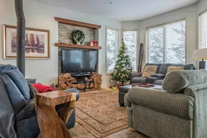 Cozy home w/ wood fireplace & hot tub - Image 2