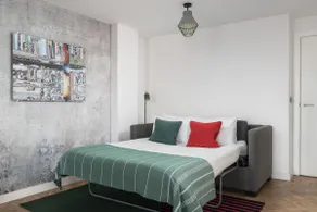 Luxury Flat for up to 4 with gym & 24/7 Reception - Image 4