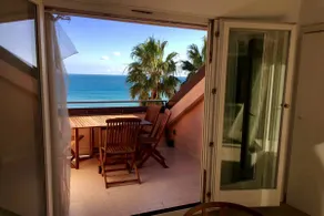 Sea view accommodation in Laigueglia - Image 3