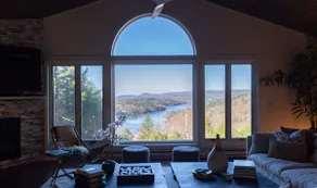 Jaw dropping mountain & lake views - Image 2