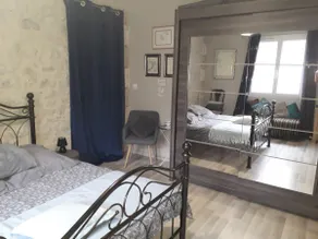 Luminoso y nuevo apartamento de dos dormitorios en planta baja con jardín privado. - Image 3