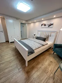 Modern & cozy commuter oasis - Image 3