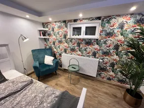 Modern & cozy commuter oasis - Image 2