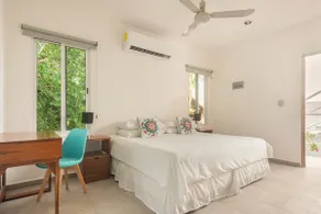 Aqua Guesthouse 4 ~ Steps to beach, A+ Internet - Image 3