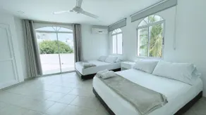 Ideal cabin with its own pool and access to the sea - Image 4