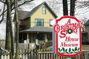 Nice Apartment next to Christmas Story House - Image 5