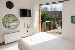 Garden Glamping Studio with deck & panoramic view - Image 5