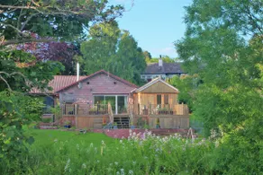 Garden Glamping Studio with deck & panoramic view - Image 2