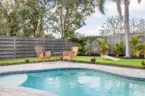 Heated saltwater pool home - turf putting green - Image 5