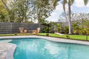 Heated saltwater pool home - turf putting green - Image 4