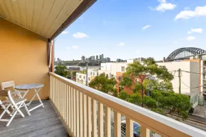 Contemporary Charm with Spectacular Harbour Views - Image 3