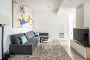 Luxury and Spacious 1BR + Den - Financial District - Image 5