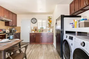 Newly Renovated Los Angeles Front House W/parking - Image 4