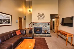 Private Hot Tub, A/C, BBQ, King Bed, Kayaks - Image 4