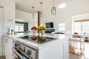 Stylish & Newly Renovated Home – Prime Location! - Image 4