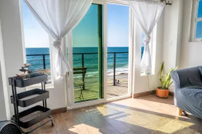 BEACHFRONT Relaxation 1 Bedroom Apt - Image 5